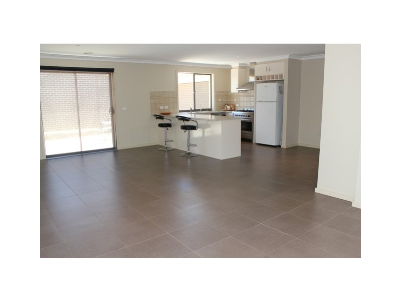 6 Curlew Close, Cowes VIC 3922