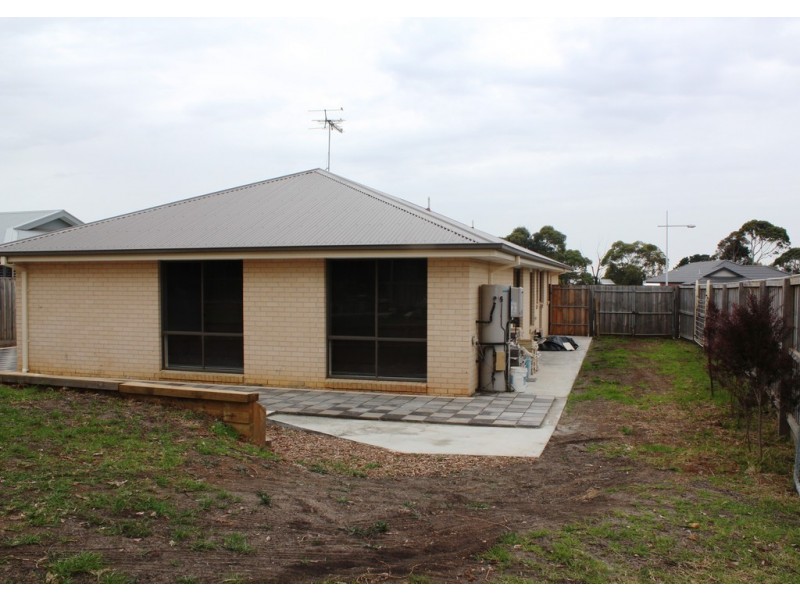 6 Curlew Close, Cowes VIC 3922