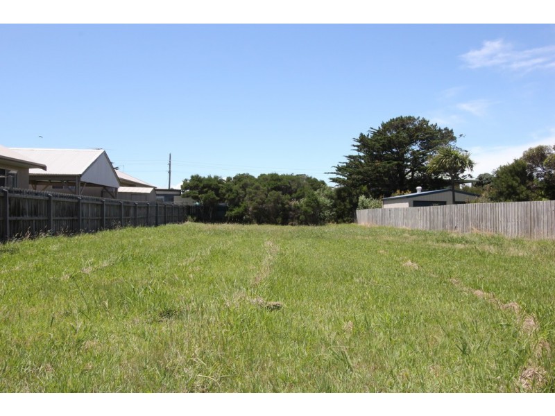 16 Alvina Crescent, Surf Beach VIC 3922