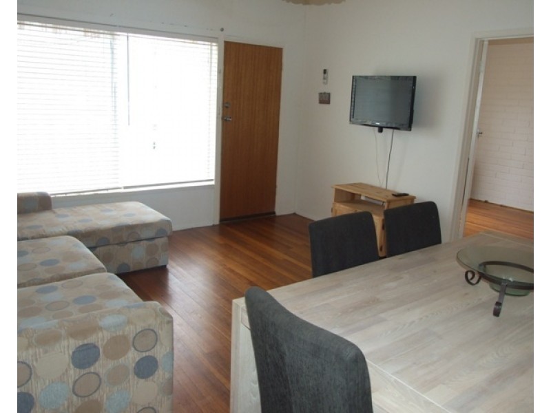 2/44 Chapel Street, Cowes VIC 3922