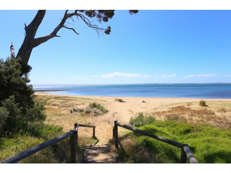 34 Castle Combe Circuit, Cowes VIC 3922