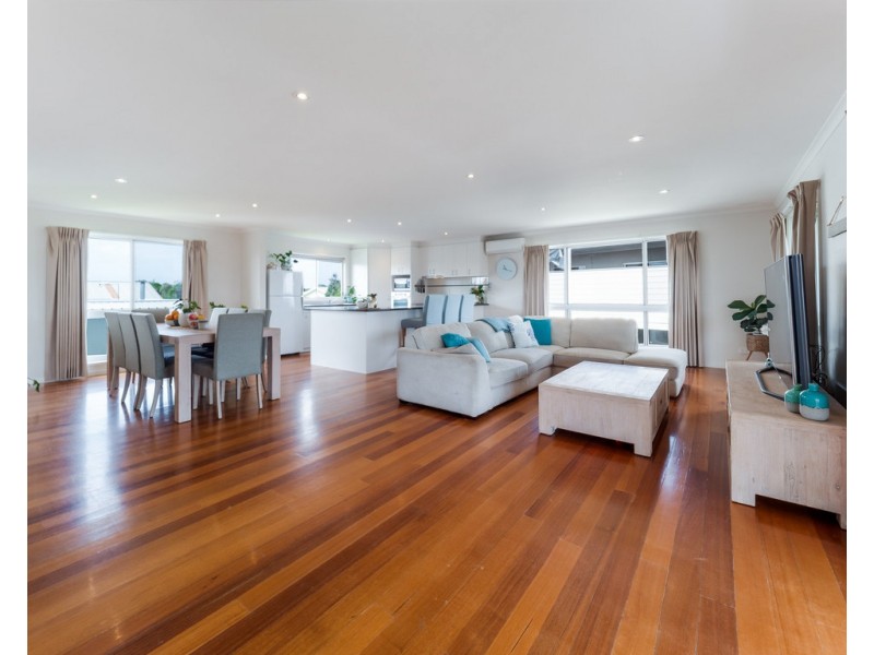 37 Sunderland Bay Road, Surf Beach VIC 3922