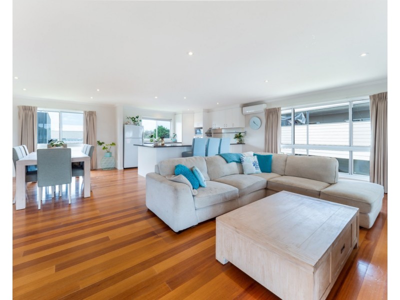 37 Sunderland Bay Road, Surf Beach VIC 3922