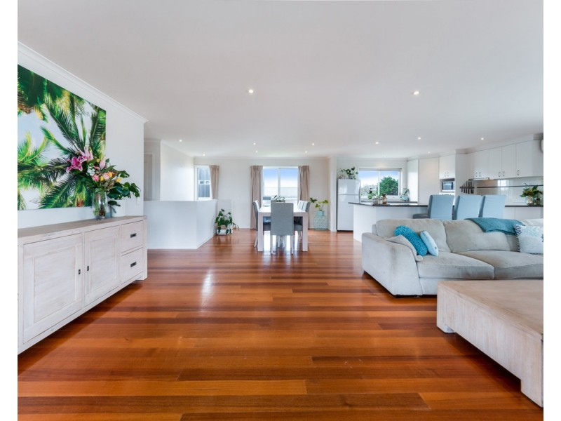 37 Sunderland Bay Road, Surf Beach VIC 3922