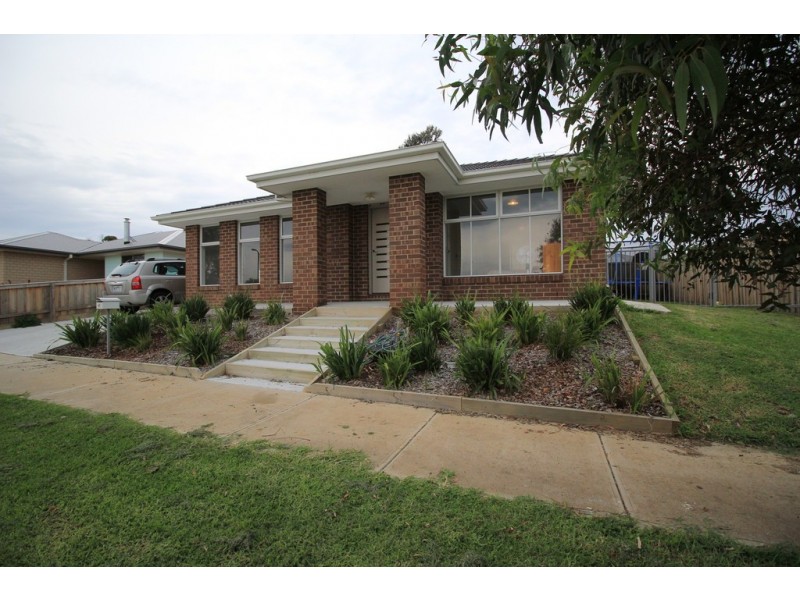 49 Castle Combe Circuit, Cowes VIC 3922