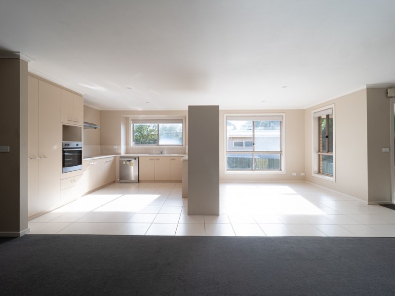 30 Birdwood Avenue, Cowes VIC 3922