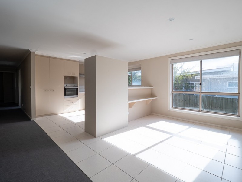 30 Birdwood Avenue, Cowes VIC 3922