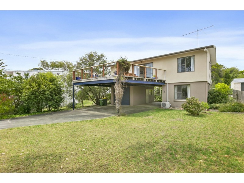 1 Sunseeker Court, Cowes VIC 3922