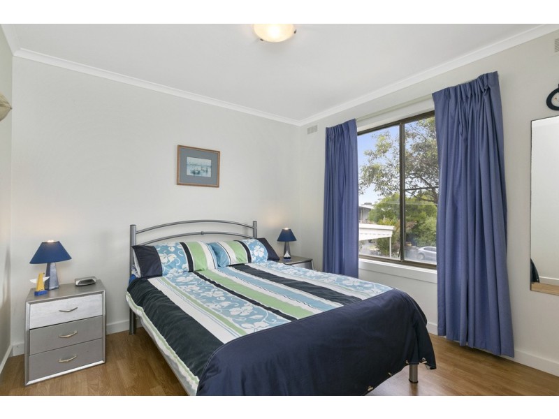 1 Sunseeker Court, Cowes VIC 3922