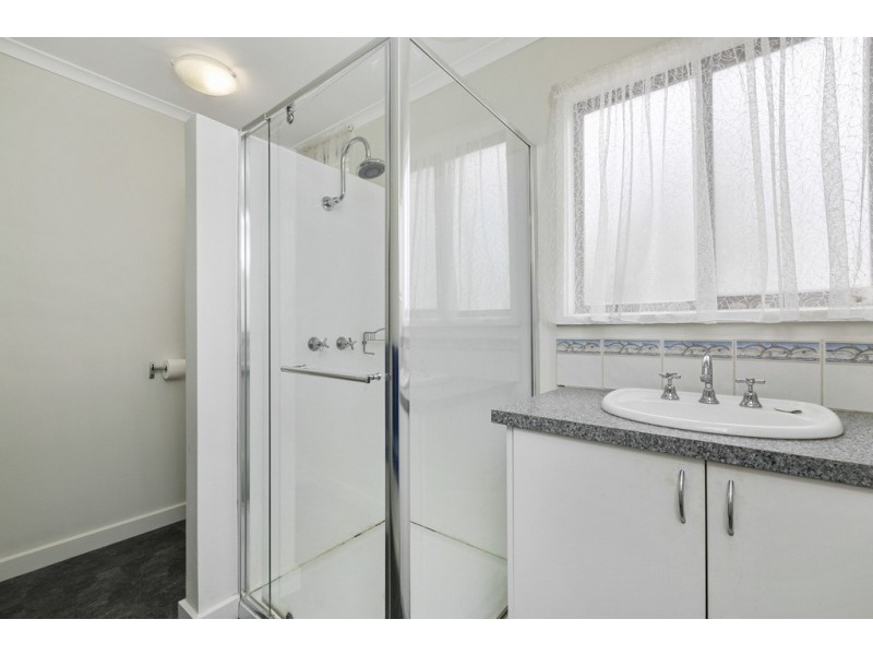 1 Sunseeker Court, Cowes VIC 3922