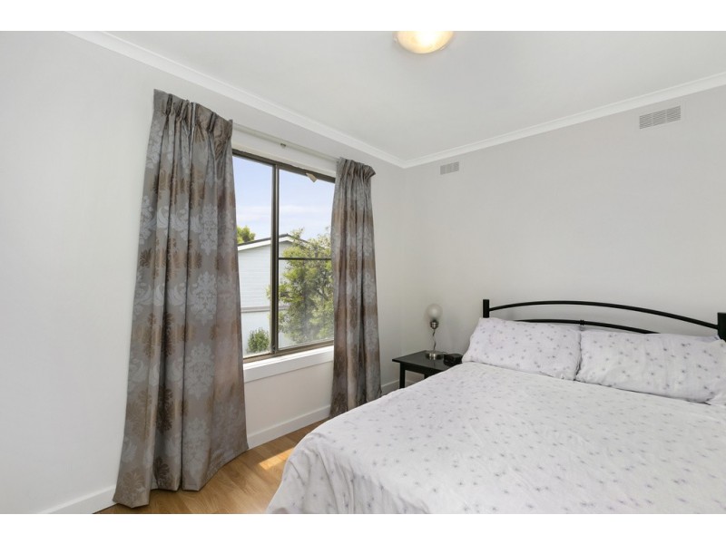 1 Sunseeker Court, Cowes VIC 3922