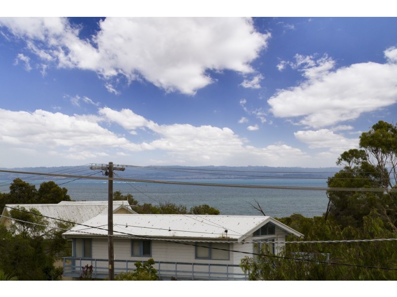 1 Sunseeker Court, Cowes VIC 3922