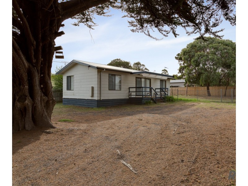 598 Settlement Road, Cowes VIC 3922