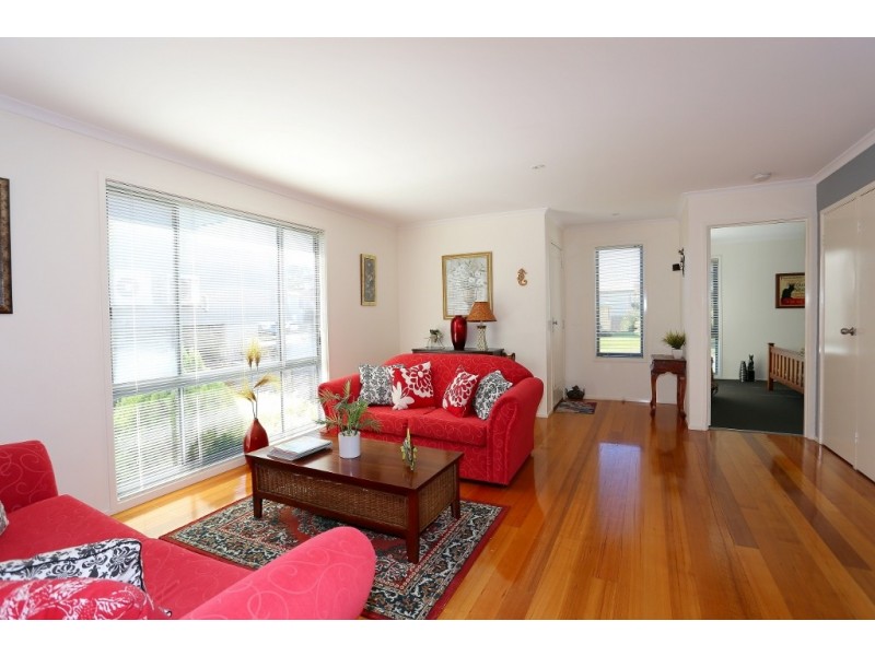 4 Chloe Close, Cowes VIC 3922