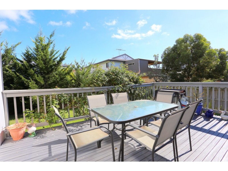 4 Chloe Close, Cowes VIC 3922