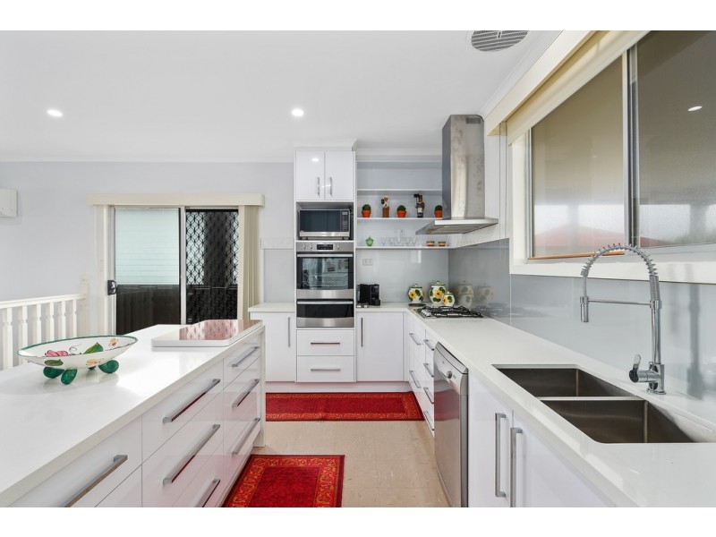 44 Sunderland Bay Road, Sunderland Bay VIC 3922