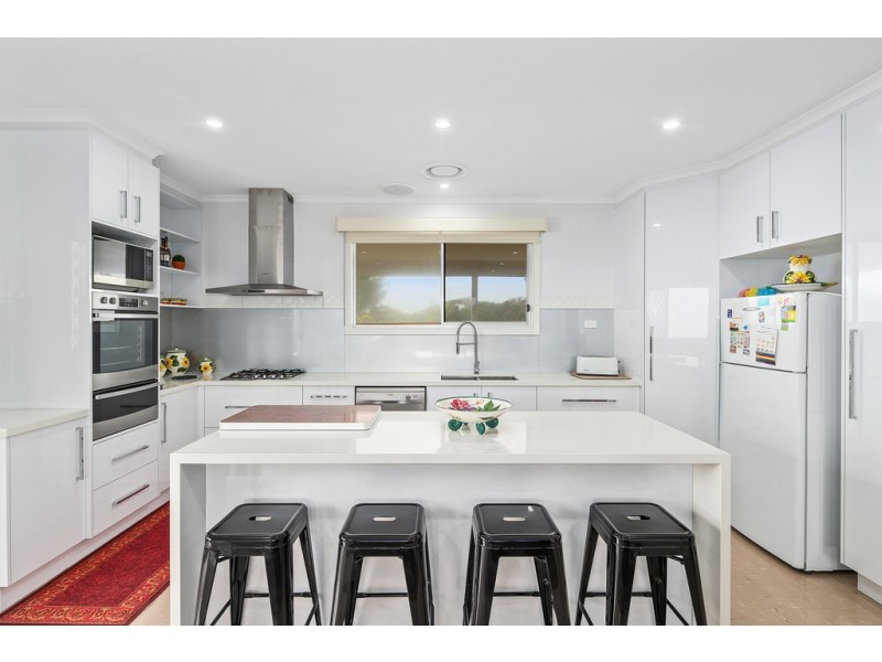 44 Sunderland Bay Road, Sunderland Bay VIC 3922