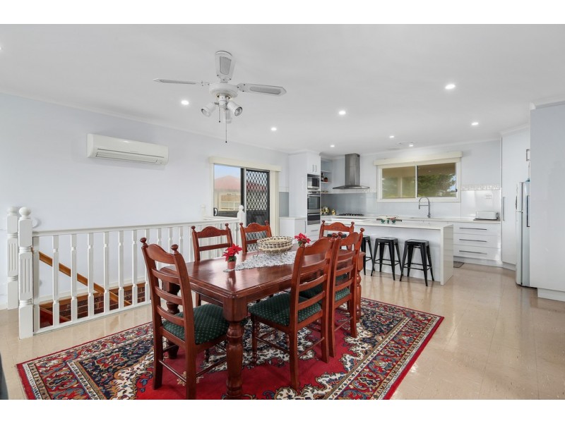 44 Sunderland Bay Road, Sunderland Bay VIC 3922