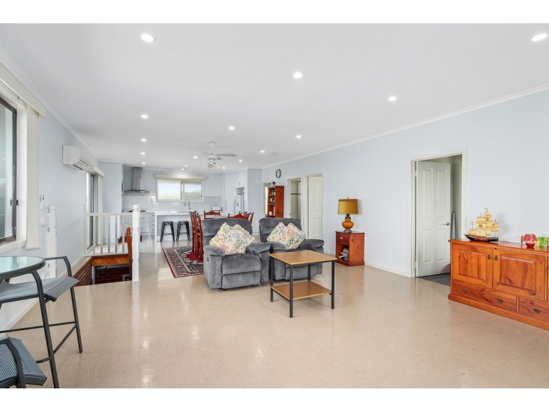 44 Sunderland Bay Road, Sunderland Bay VIC 3922