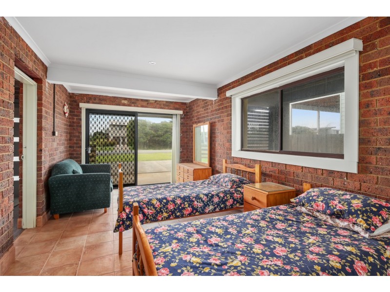 44 Sunderland Bay Road, Sunderland Bay VIC 3922