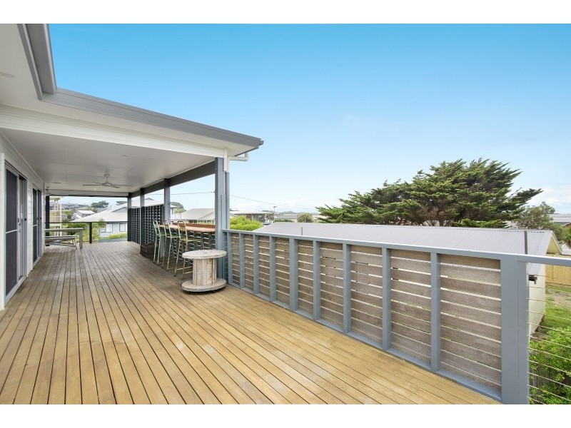 17 Highview Cres, Surf Beach VIC 3922