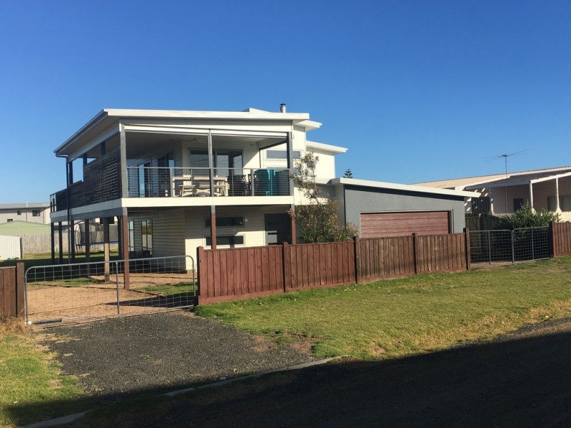 17 Highview Cres, Surf Beach VIC 3922