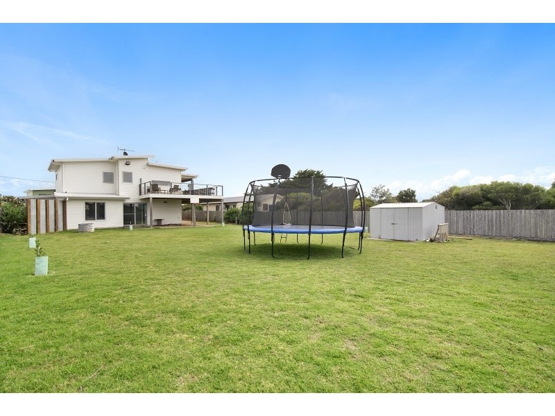 17 Highview Cres, Surf Beach VIC 3922