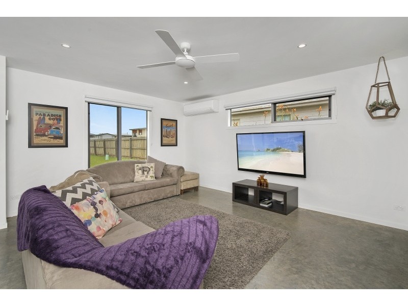 17 Highview Cres, Surf Beach VIC 3922