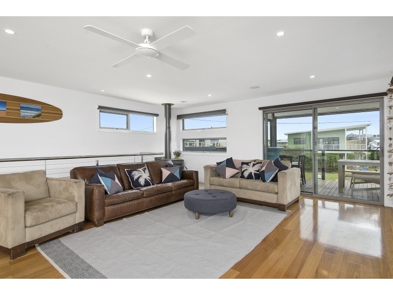 17 Highview Cres, Surf Beach VIC 3922