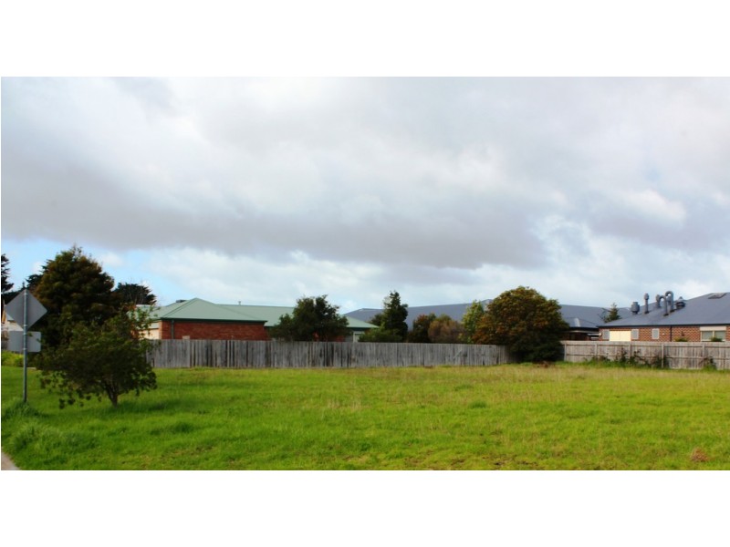 21 Carapooka Way, Cowes VIC 3922