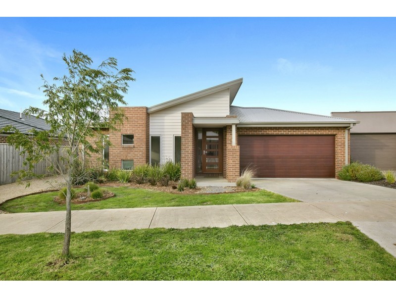 33 Wagtail Way, Cowes VIC 3922