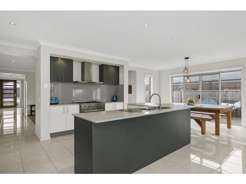 33 Wagtail Way, Cowes VIC 3922