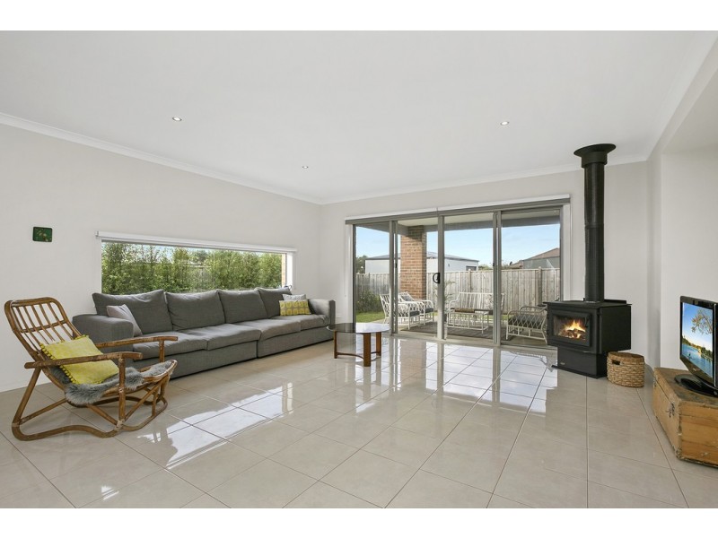 33 Wagtail Way, Cowes VIC 3922