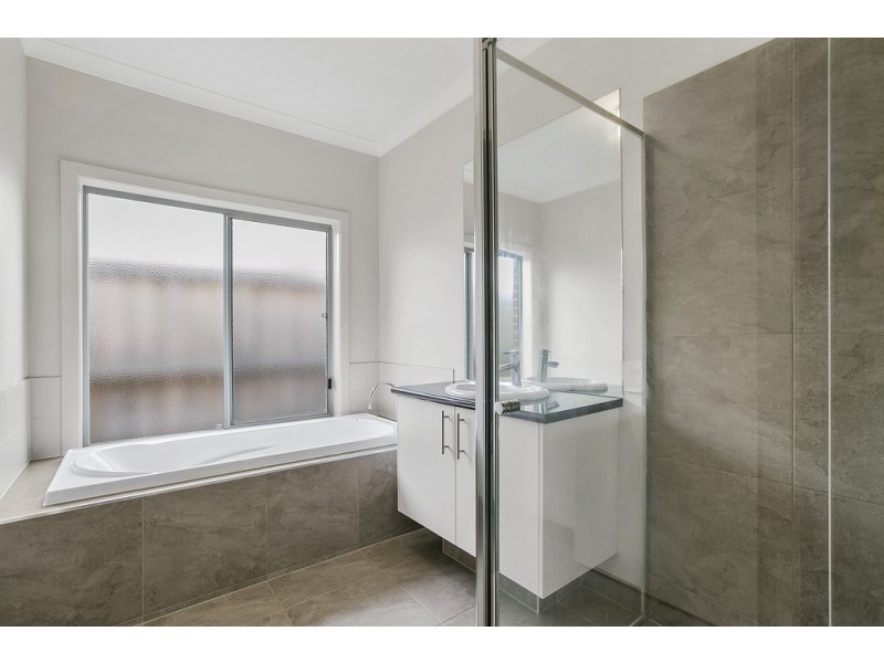 33 Wagtail Way, Cowes VIC 3922