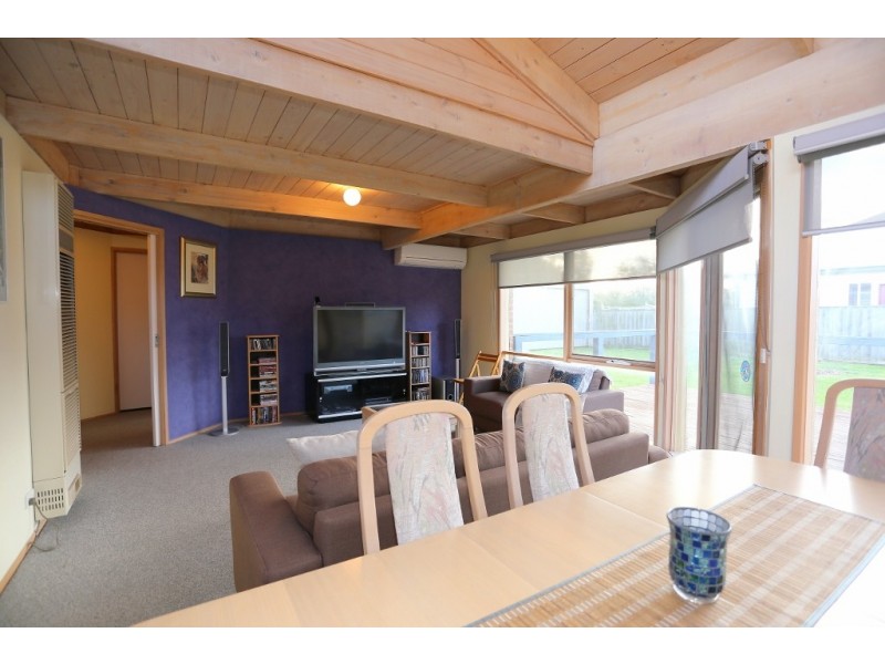 8 Honeyeater Drive, Silverleaves VIC 3922