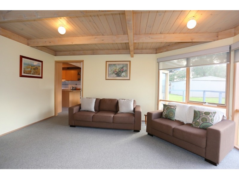 8 Honeyeater Drive, Silverleaves VIC 3922