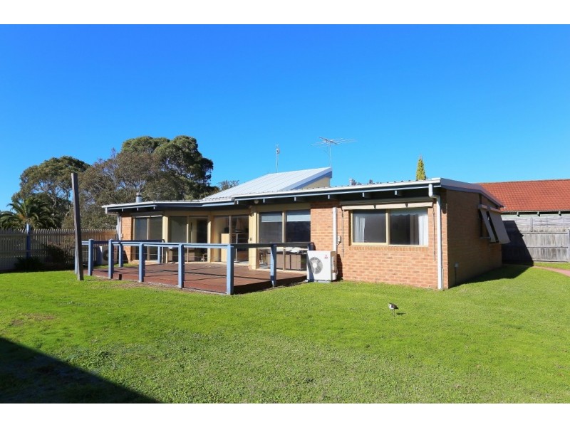 8 Honeyeater Drive, Silverleaves VIC 3922