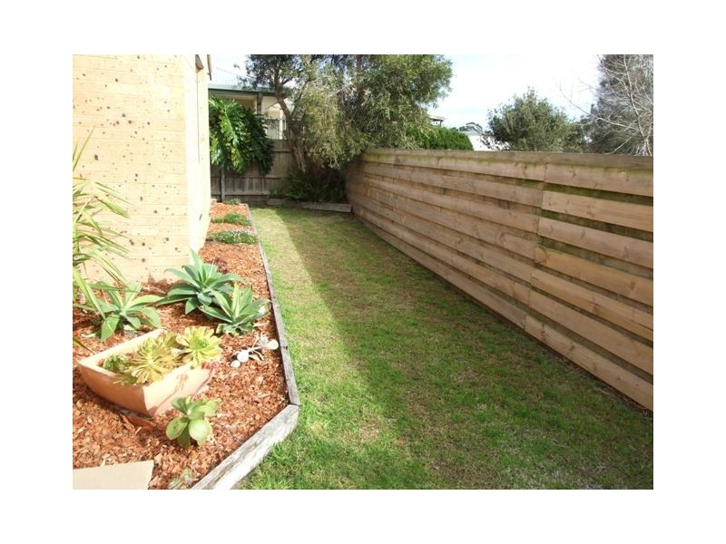 1/30 Wyndham Avenue, Cowes VIC 3922