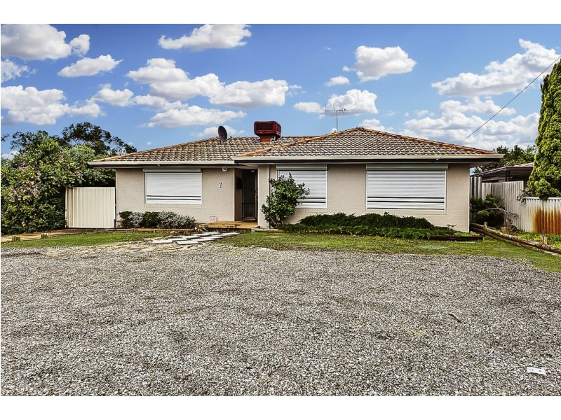 7 Dawson Way, Parmelia WA 6167