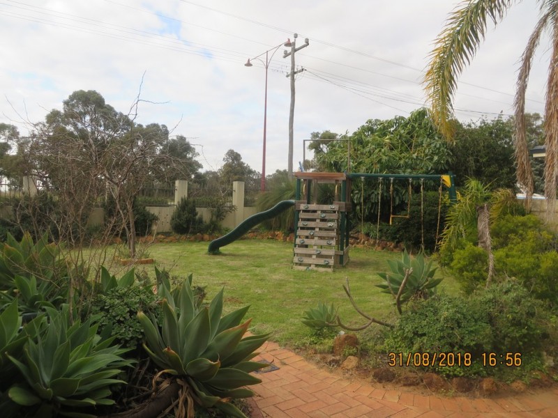 2A Sulphur Rd, Parmelia WA 6167