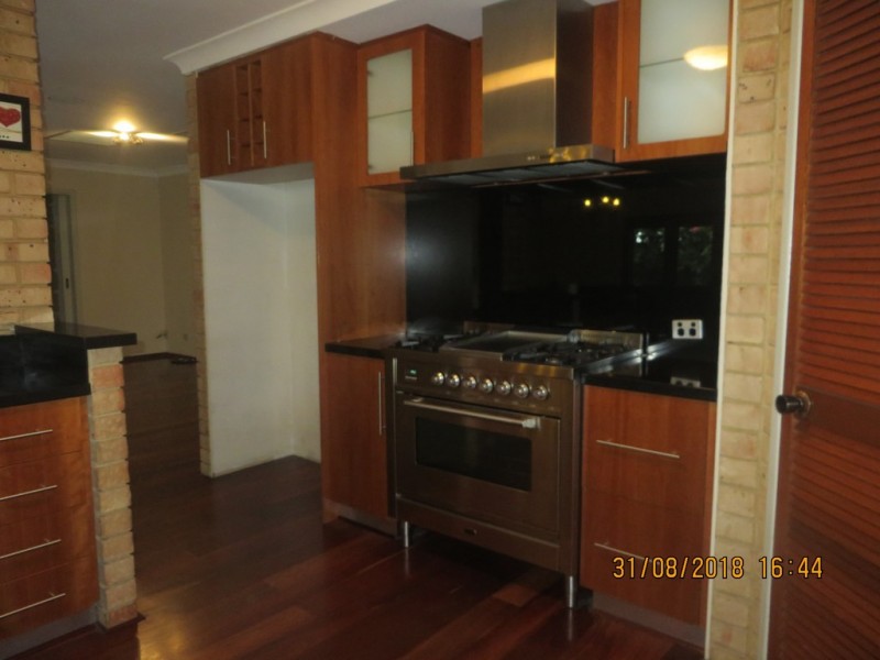 2A Sulphur Rd, Parmelia WA 6167