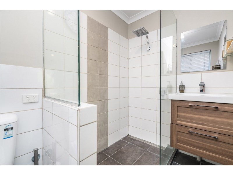 31 Skua Grove, Seville Grove WA 6112