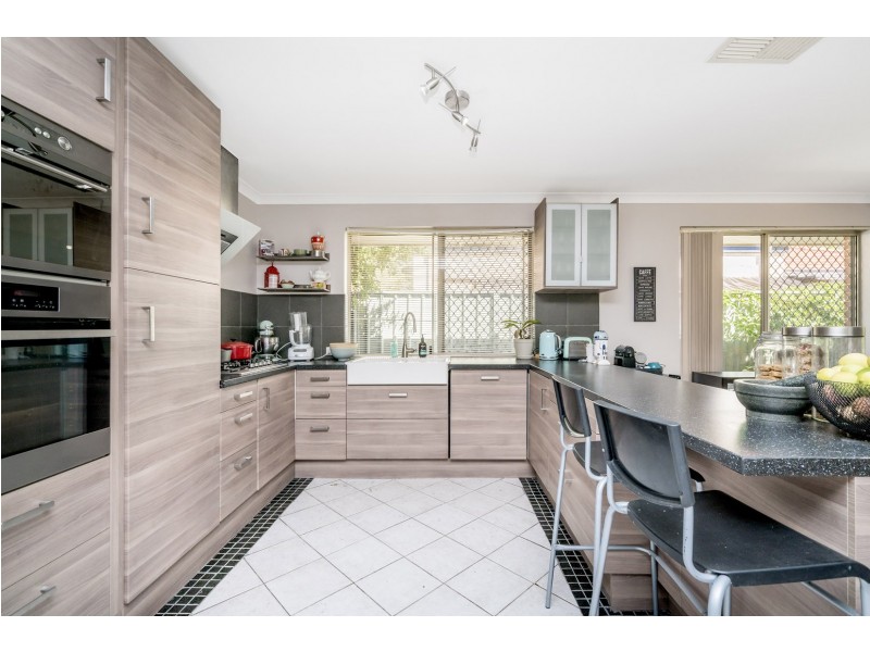 31 Skua Grove, Seville Grove WA 6112