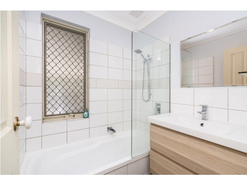 31 Skua Grove, Seville Grove WA 6112