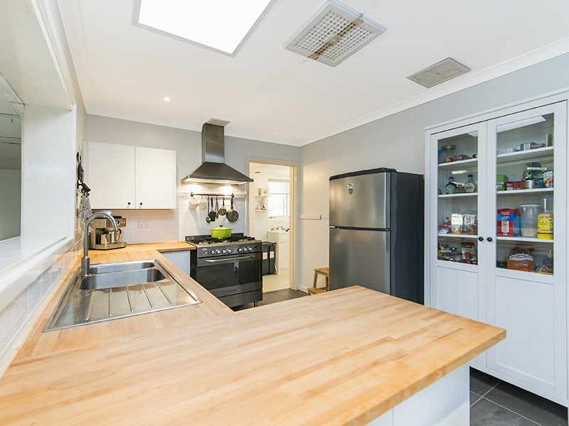 35 Caladenia Way, Koongamia WA 6056