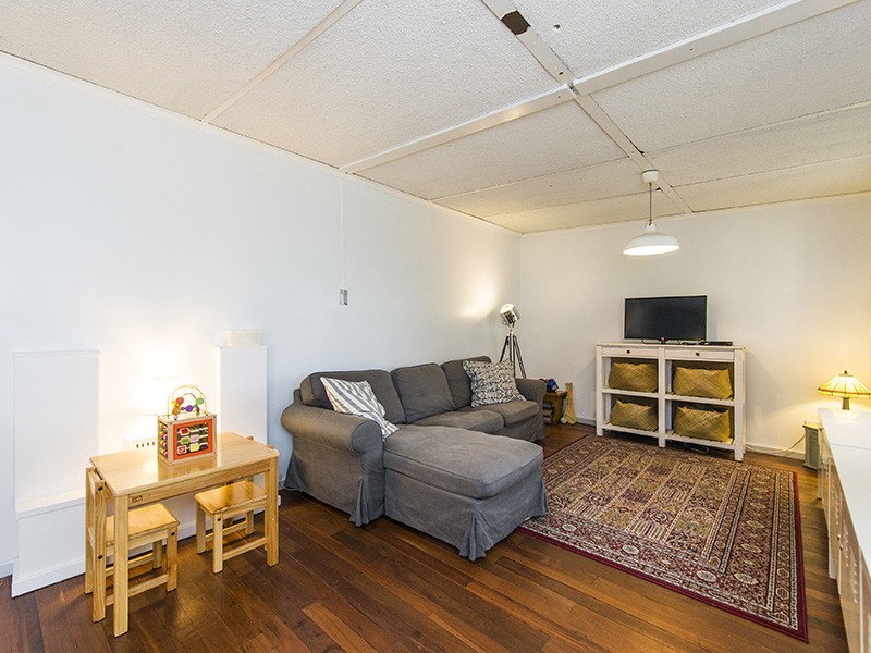 35 Caladenia Way, Koongamia WA 6056