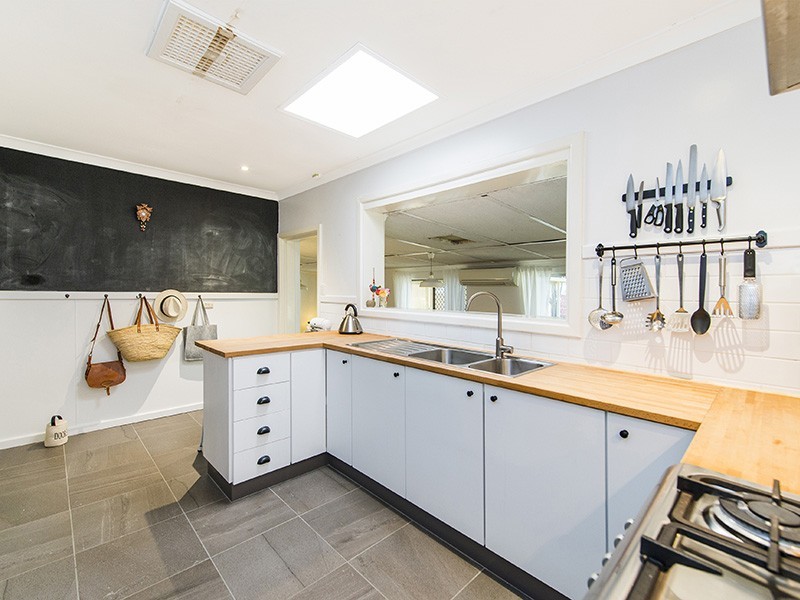 35 Caladenia Way, Koongamia WA 6056