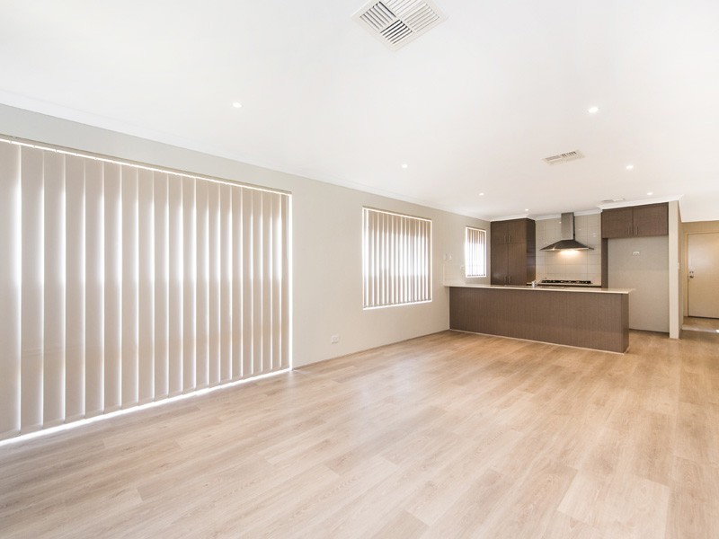 1/61 Baza Gardens, Maida Vale WA 6057