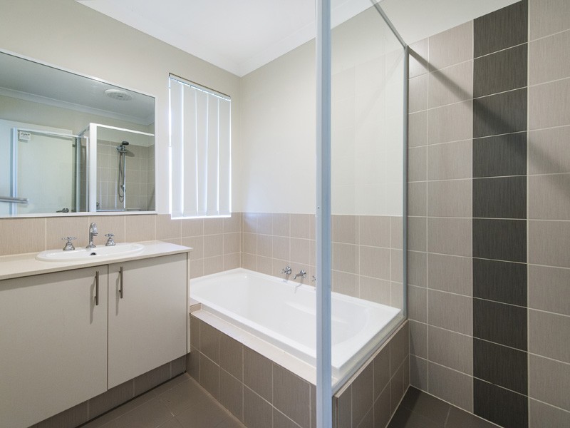 1/61 Baza Gardens, Maida Vale WA 6057