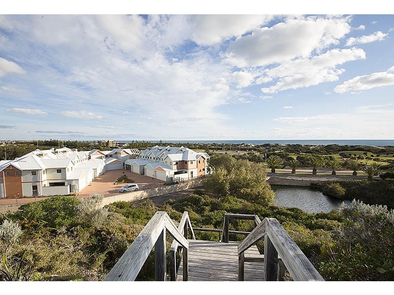 3/2 Albenga Place, Secret Harbour WA 6173